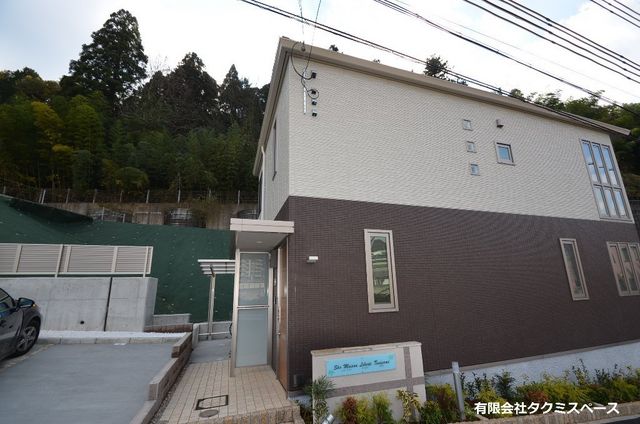 拡大写真：シャーメゾンリベルテ谷上 1階101の外観写真（昼）
