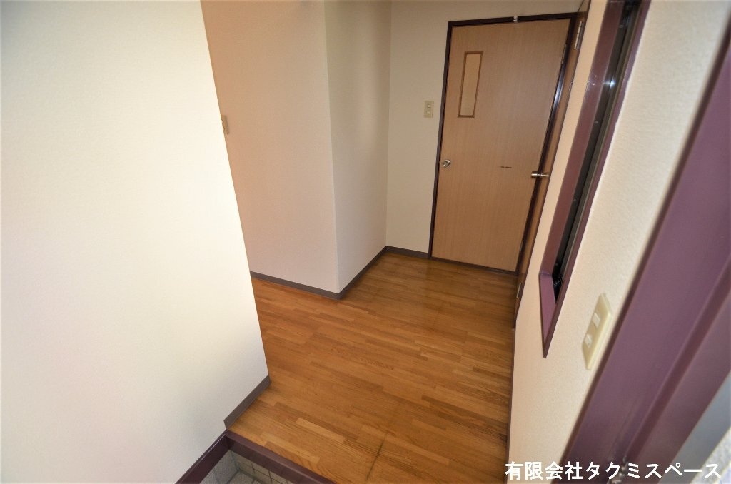 拡大写真：レジデンス竜が岡A棟 1階2の廊下