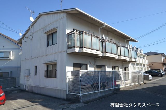 拡大写真：レジデンス竜が岡A棟 1階2の外観写真（昼）