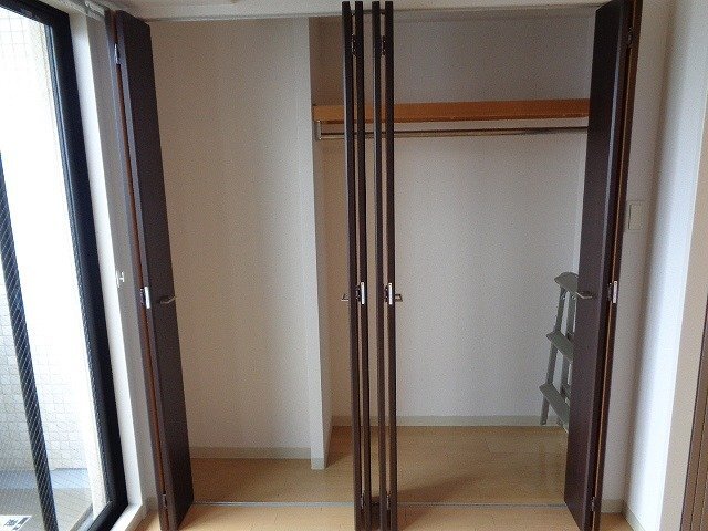 拡大写真:吹田市垂水町1丁目 9階902のクローゼット