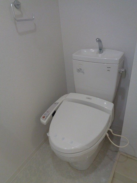 拡大写真:吹田市垂水町1丁目 9階902の温水洗浄便座
