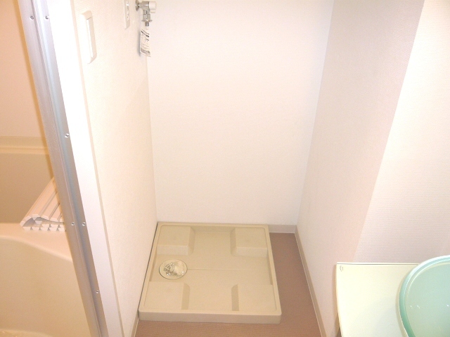 拡大写真：吹田市垂水町１丁目 9階902の洗濯機置場