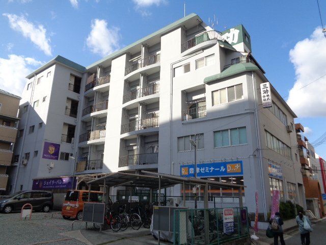 写真：吹田市江坂町１丁目の外観
