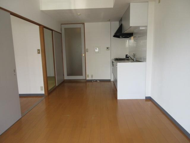 拡大写真：吹田市江坂町１丁目 3階304のリビング