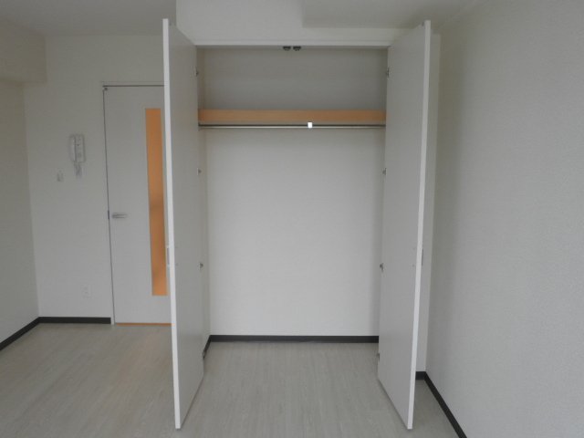 拡大写真:吹田市江坂町2丁目 4階402の収納