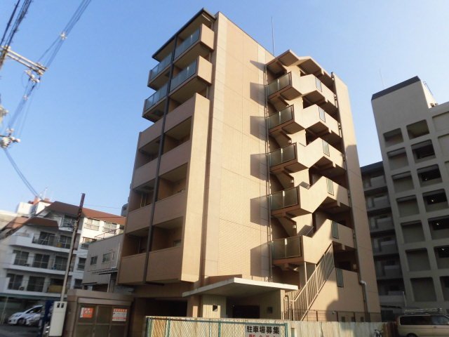 写真：吹田市江坂町２丁目の外観