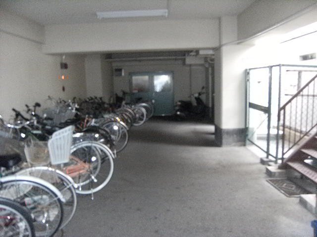 拡大写真:吹田市江坂町1丁目 5階504の駐輪場