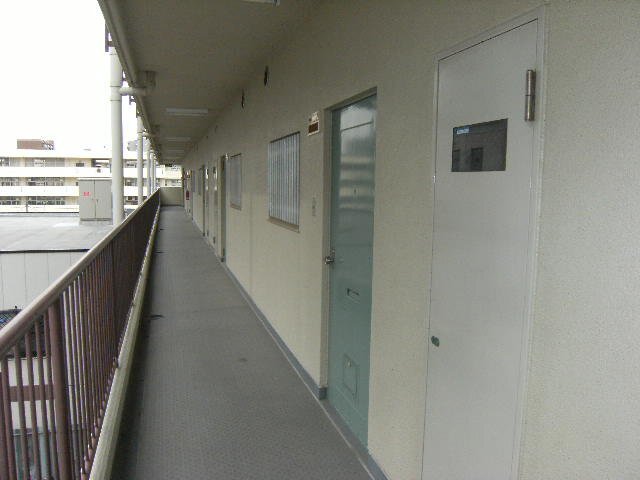 拡大写真:吹田市江坂町1丁目 5階504の共用廊下
