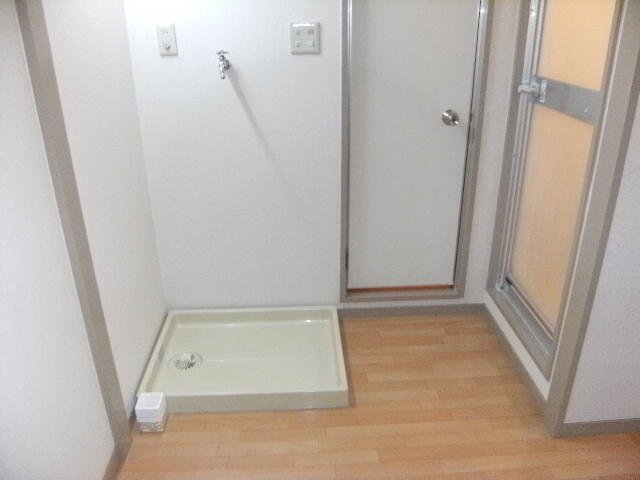 拡大写真:吹田市江坂町1丁目 5階504の洗濯パン
