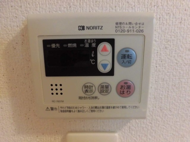 拡大写真：吹田市江坂町１丁目 2階205の浴室給湯機