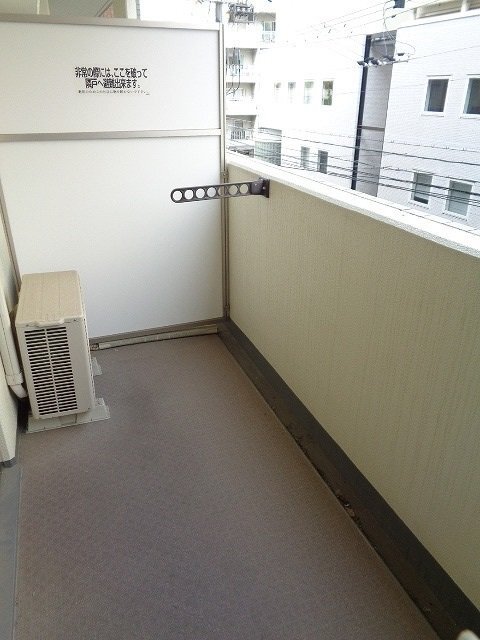 拡大写真:吹田市江坂町1丁目 4階406の東向きバルコニー