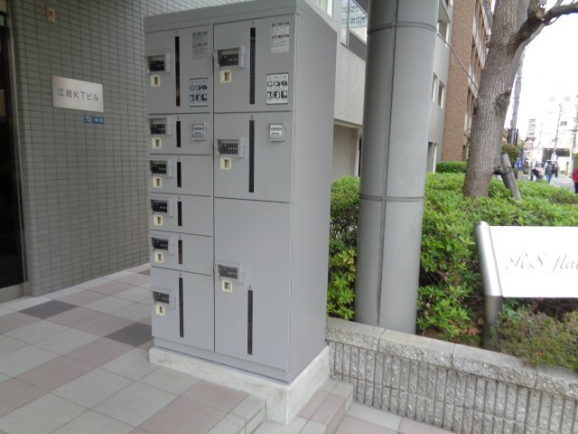 拡大写真：吹田市江坂町１丁目 4階406の宅配BOX