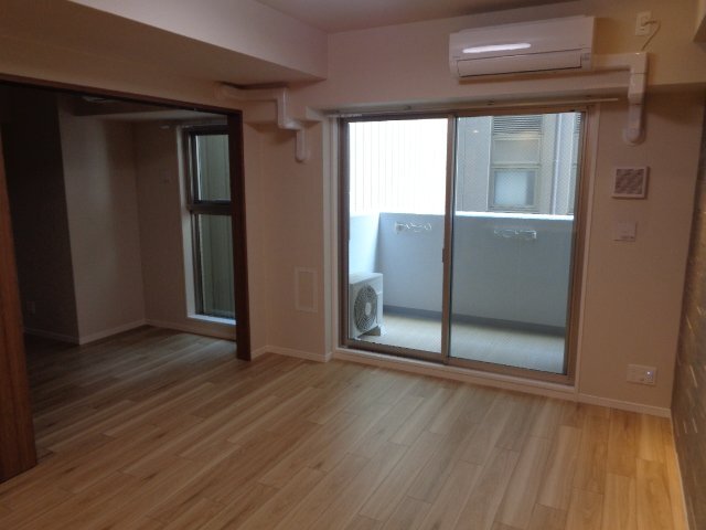 拡大写真：吹田市江坂町１丁目 14階1406のリビング