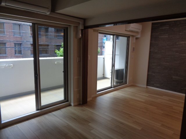 拡大写真：吹田市江坂町１丁目 2階204のリビング