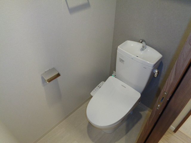 拡大写真：吹田市江坂町１丁目 9階901のトイレ