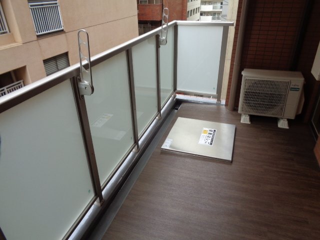 拡大写真：吹田市豊津町 10階1004のベランダ