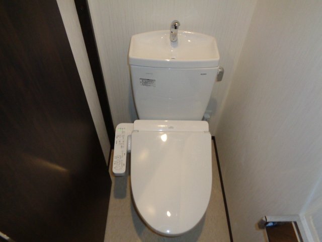 拡大写真：吹田市豊津町 10階1004のトイレ