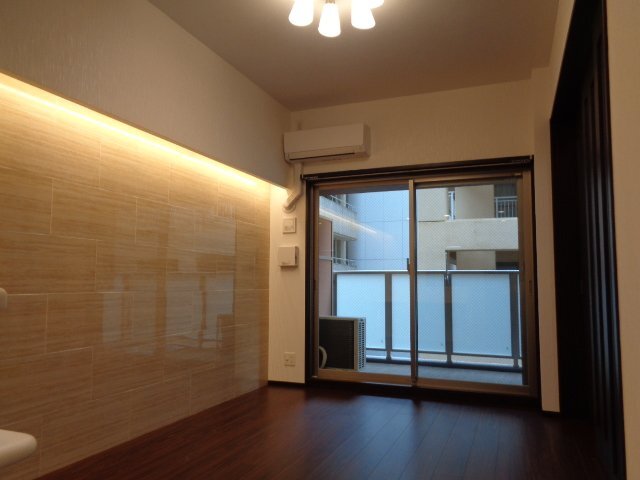 拡大写真：吹田市豊津町 10階1004のリビング
