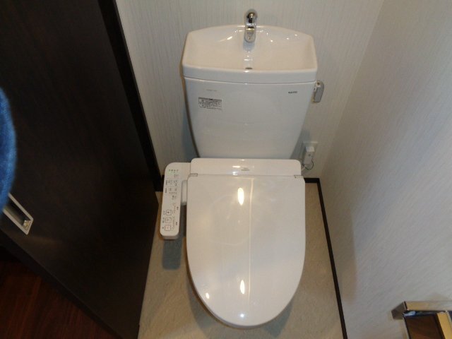 拡大写真：吹田市豊津町 9階903のトイレ