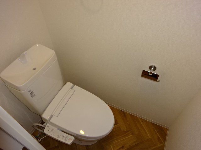 拡大写真：吹田市江坂町２丁目 10階1015のトイレ