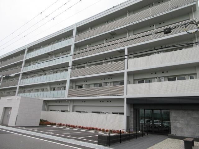 拡大写真：MAXIV　CROS江坂（旧ファーストフィオーレグ） 5階524の外観写真（昼）