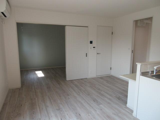 拡大写真：吹田市山手町２丁目 302のリビング