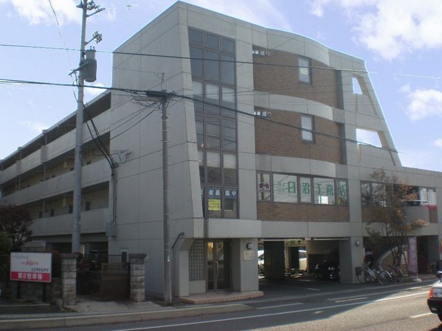 拡大写真：盛岡市西下台町 4階405の外観写真（昼）