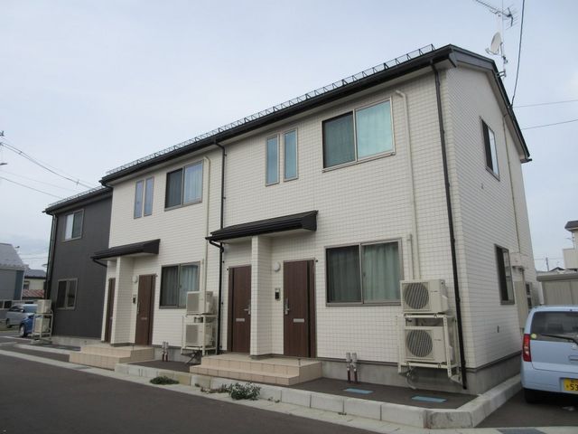 拡大写真：盛岡市長田町 1階101の外観写真（昼）