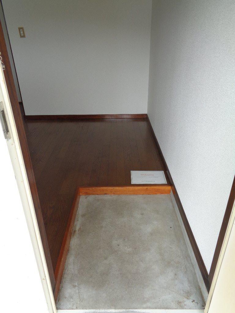 拡大写真：盛岡市東安庭３丁目 2階203の玄関