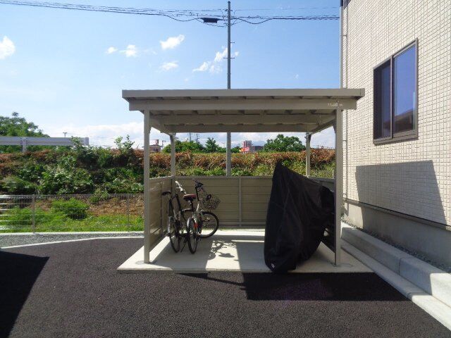 拡大写真：盛岡市東中野字見石 1階101の外観写真（昼）