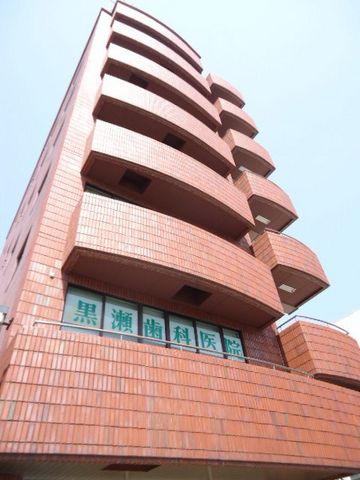 拡大写真：センチュリー富田町 4階403の外観写真（昼）