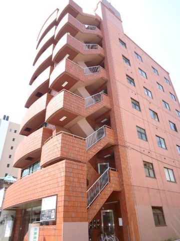 拡大写真：センチュリー富田町 4階403の外観写真（昼）