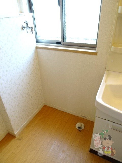 拡大写真:津倉町貸家 1階1の洗濯機置場