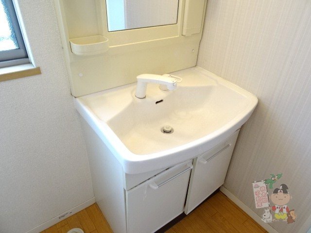 拡大写真:津倉町貸家 1階1の洗髪洗面化粧台