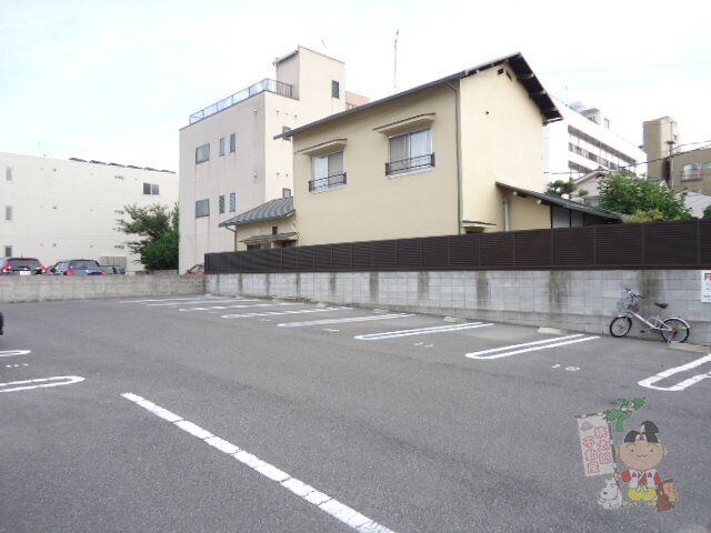 拡大写真:シャーメゾンアマセ 1階02の外観写真(昼)