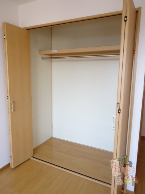 拡大写真:リースランド今 A 1階102のクローゼット