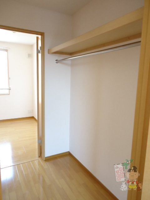 拡大写真:リースランド今 A 1階102のウォークインクローゼット