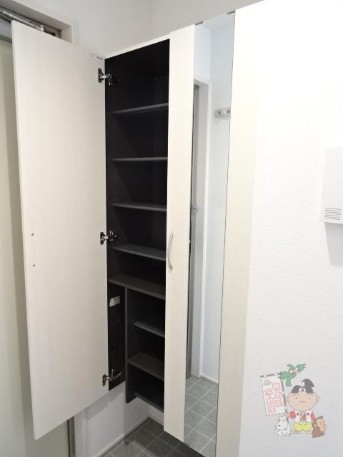 拡大写真:イルヴィラージュ A 2階202のシューズボックス