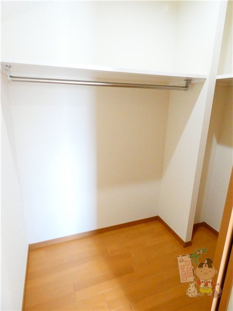 拡大写真:ヴィオーラ中山下 4階03のウォークインクローゼット