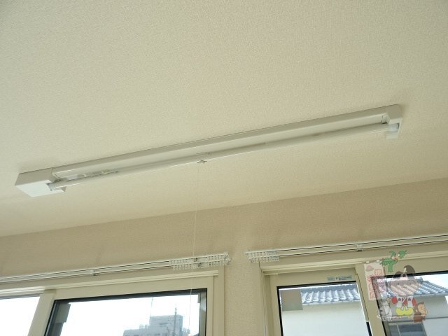 拡大写真:エパル三門 1階106の室内物干
