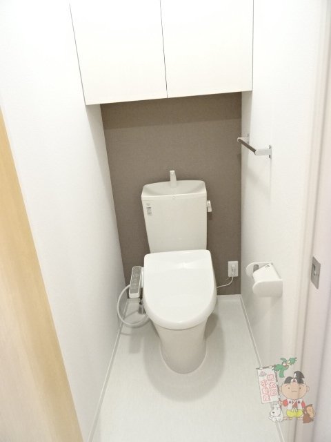 拡大写真:アルシオネ岡山駅西 1階01のシャワー付トイレ