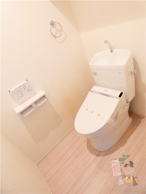 拡大写真:スカイヒルズⅡ 1階02のシャワー付トイレ