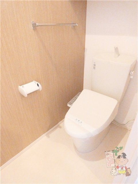 拡大写真:サニーフラット西市 A 1階01のシャワー付トイレ