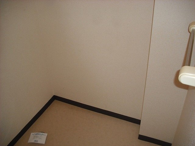 拡大写真:レクサス海田 1階103の洗濯機置場