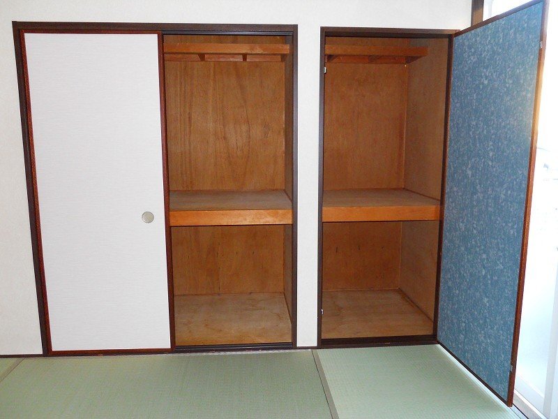 拡大写真:レクサス海田 1階103の和室収納(東側)