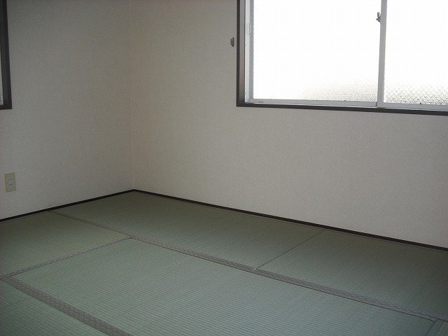 拡大写真:レクサス海田 1階103の西側和室