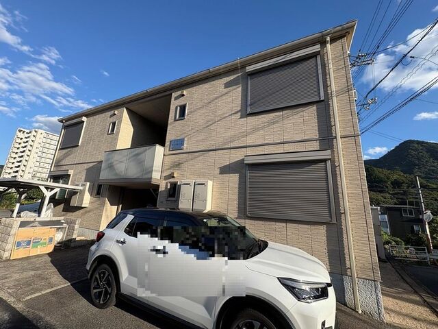 拡大写真：モンパルナスＵ 2階202の外観写真（昼）