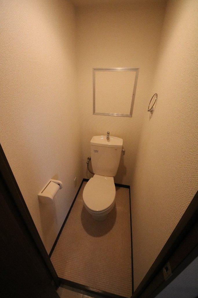 拡大写真：シャトー塚口 4階C401のトイレ