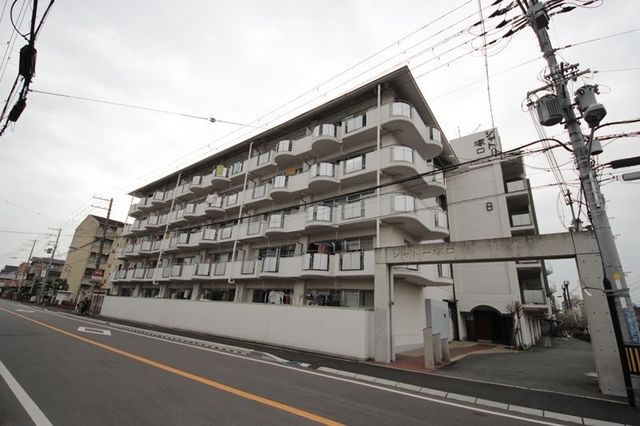 拡大写真：シャトー塚口 4階C401の外観写真（昼）