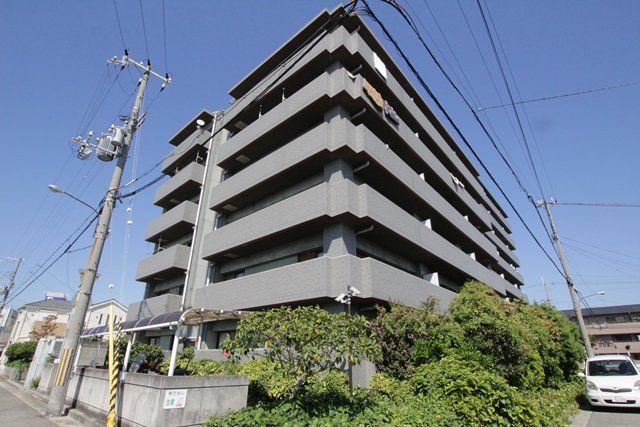 拡大写真：グランピアウエスト 1階101の外観写真（昼）